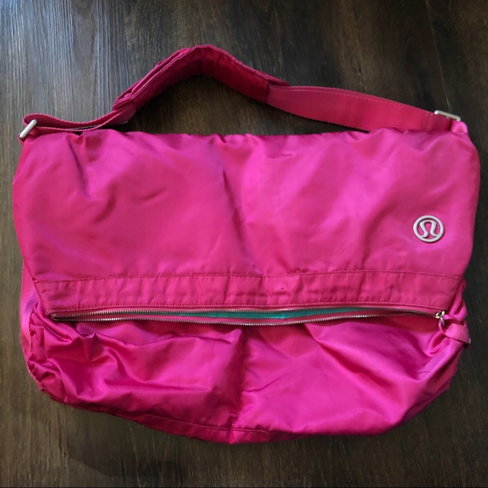 Lululemon Move It Messenger Bag - Picture 3 of 11